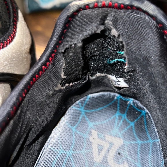 These shoes have been worn alot, but are very stylish shoes. - Picture 4 of 6